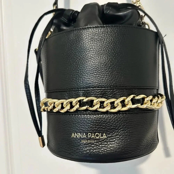 ANNA PAOLA Italian Leather Bucket Bag in Black - Picture 2 of 11